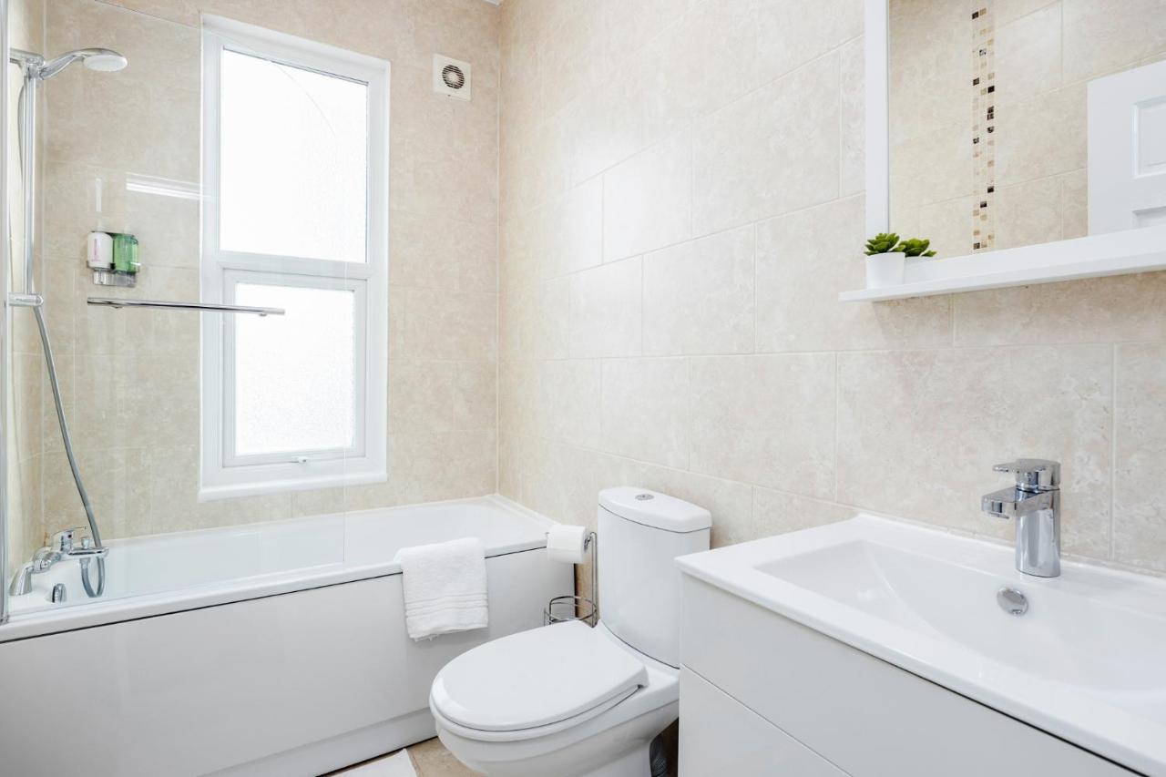 Business & Leisure 2 Bedroom & Parking By Damask Homes Ilford Kültér fotó